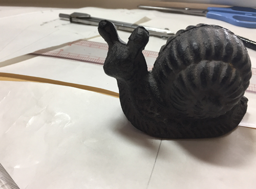 カタツムリの重し